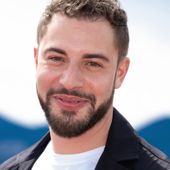 Quelques heures après, il mettait fin à ses jours dans une ferme abandonnée, à l'âge de 34 ans.
Marwan Berreni assiste au photocall de Plus belle la vie lors du 5ème Festival de Cannes, le 2 avril 2022 à Cannes. David Nivière/ABACAPRESS.COM