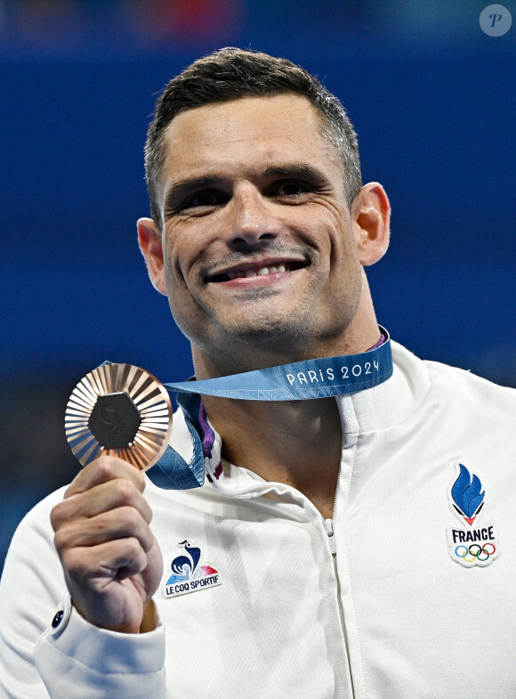 (240802) -- PARIS, Aug. 2, 2024 Photo by Xinhua/ABACAPRESS.COM) -- Bronze medalist Florent Manaudou of France poses during the victory ceremony for the men's 50m freestyle of swimming at Paris 2024 Olympic Games in Paris, France, on Aug. 2, 2024. Photo by Xinhua/ABACAPRESS.COM/Wang Peng) 