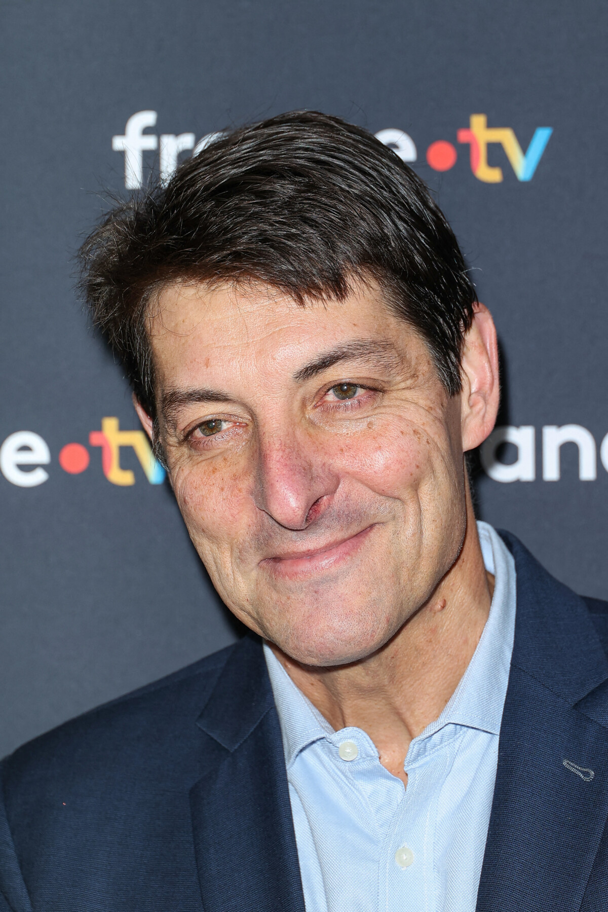 Photo : Elle a été réconfortée par son collègue de France Télévisions ...