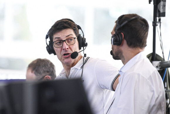 Alexandre Boyon commentant une compétition de natation le 19 mars 2023. Photo by Victor Joly/ABACAPRESS.COM