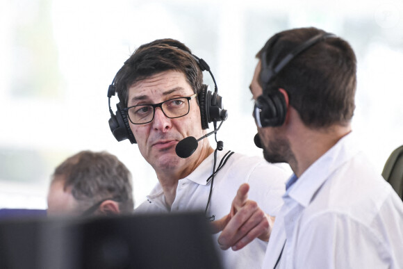 Alexandre Boyon commentant une compétition de natation le 19 mars 2023. Photo by Victor Joly/ABACAPRESS.COM