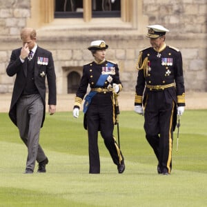 Le prince Harry, duc de Sussex, La princesse Anne,Timothy Laurence (Tim) - Procession pédestre des membres de la famille royale depuis la grande cour du château de Windsor (le Quadrangle) jusqu'à la Chapelle Saint-Georges, où se tiendra la cérémonie funèbre des funérailles d'Etat de reine Elizabeth II d'Angleterre. Windsor, le 19 septembre 2022 