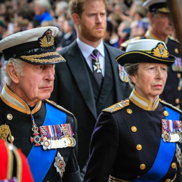 Le roi Charles III d'Angleterre, Le prince Harry, duc de Sussex et La princesse Anne - Funérailles nationales de la reine Elizabeth II à Londres, Royaume Uni, le 19 septembre 2022. © Avalon/panoramic/Bestimage 