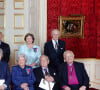 Leur oncle Lord Robert Fellowes, qui fut l'époux de Lady Jane Spencer, la soeur de leur défunt maman Diana Spencer est décédé à l'âge de 82 ans en juillet.
Photo d'archives - Les membres de l'Ordre du mérite posent pour une photo de groupe (de gauche à droite au dernier rang), Sir James Dyson, Lord Darzi of Denham, David Hockney, Neil MacGregor, le très honorable Jean Chrétien, Sir Tim Berners-Lee, Lord Rees of Ludlow, John Howard, le professeur Sir Magdi Yacoub, le professeur Dame Ann Dowling, Lord Robert Fellowes, (de gauche à droite assis) Sir David Attenborough, Lord Rothschild, le professeur Lord May of Oxford, le professeur Sir Roger Penrose, Sir Michael Atiyah, le prince Philip duc d'Édimbourg, la reine Élisabeth II, Lord Foster of Thames Bank, Sir Tom Stoppard, la baronne Boothroyd, le professeur Sir Michael Howard et Lord Eames, après avoir assisté à l'office de l'Ordre du mérite à la Chapelle royale du palais St James, à Londres. 04/05/2017