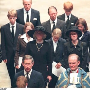 Les clans Windsor et Spencer réunit aux funérailles de Lady Diana à l'Abbaye de Westminster à Londres.