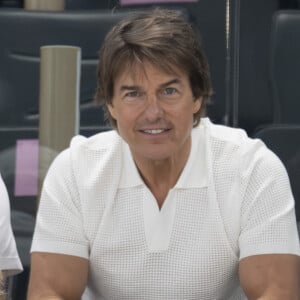 Si elle sera forcément différente, elle réserve elle aussi de belles surprises, comme la venue de Tom Cruise !
Tom Cruise assiste aux épreuves de gymnastique avec Simone Biles des USA lors des Jeux Olympiques à Paris.