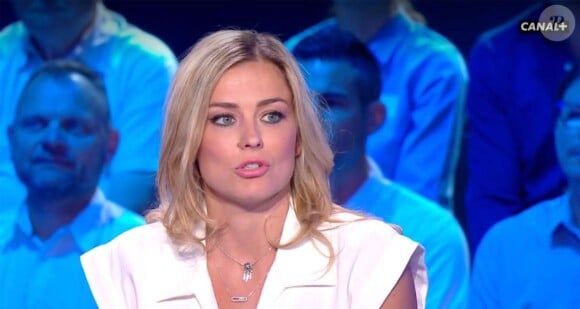 Laure Boulleau héritera d'un nouveau collègue dans le "Canal Football Club" à la rentrée sur Canal+
Laure Boulleau sur le plateau du "Canal Football Club"