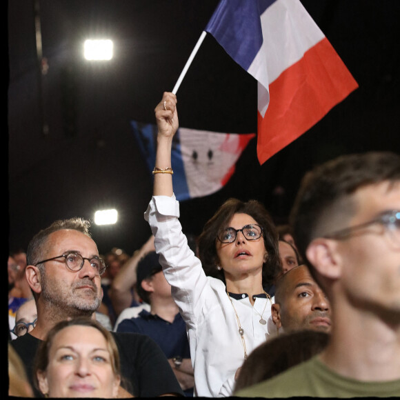 Bien qu'elle soit ne soit toujours pas épargnée par certaines critiques
Rachida Dati encouragent les athlètes francais en tribunes, lors des Jeux Olympiques. Alain Guizard /ABACAPRESS.COM