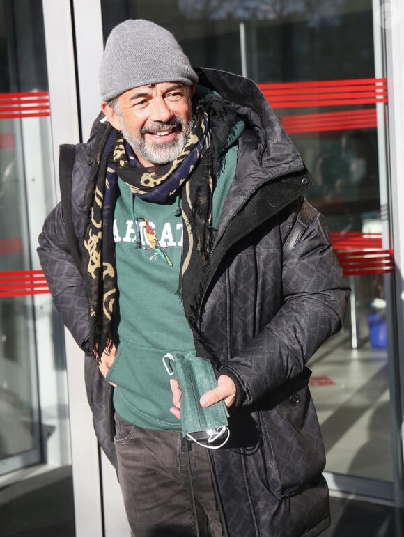 Stéphane Plaza à la sortie des studios de RTL à Neuilly-sur-Seine, France, le 5 janvier 2022. © Panoramic/Bestimage