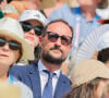 Pourquoi le prince héritier Haakon de Norvège a-t-il assisté seul cette semaine 
Le prince héritier Haakon de Norvège est assis dans les tribunes pendant le concours de saut d'obstacles des Jeux Olympiques Paris  au Château de Versailles, près de Paris, France. Photo par Rolf Vennenbernd/DPA/ABACAPRESS.COM