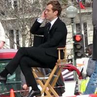 Jude Law : Regardez le bel acteur à Paris... pour un tournage qui sent bon !