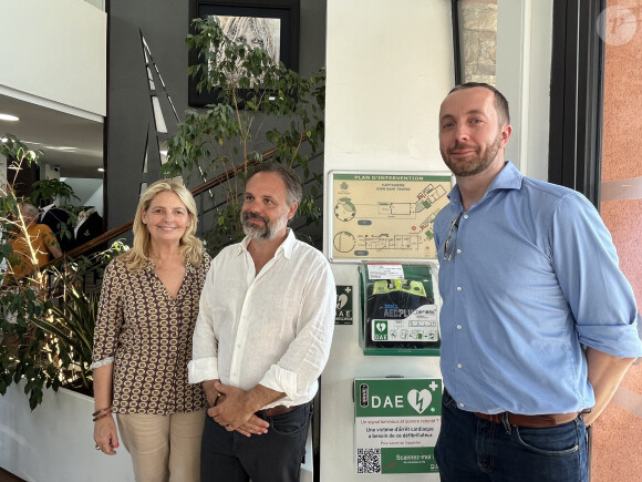 Si ses romans rencontrent beaucoup de succès, l'écrivain met aussi en avant des engagements qui lui tiennent à coeur.
Exclusif - Installation d'un Geocoeur à la capitainerie de Saint-Tropez en présence de Romain Sardou (co-fondateur), Sylvie Siri maire de Saint-Tropez et Frédéric Leybold le deuxième co-fondateur de Hekatech, l'entreprise à l'origine de Geocoeur le 5 août 2024. © Jocelyn Florent / Nice Matin / Bestimage