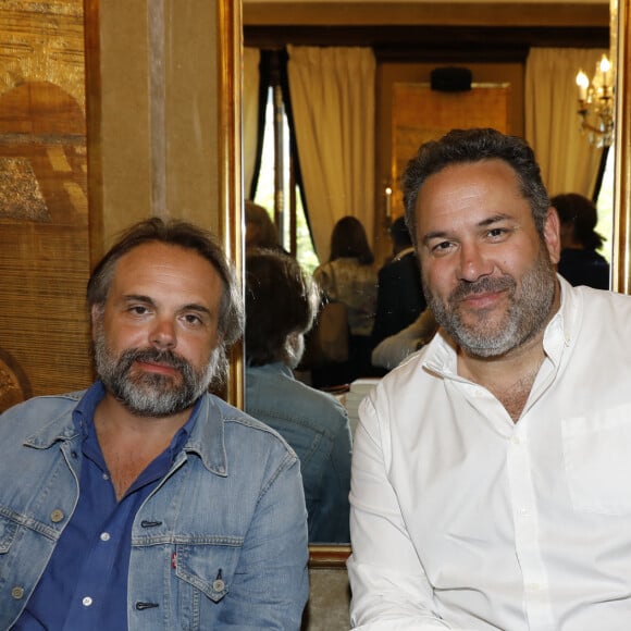 Exclusif - Romain Sardou, Bruce Toussaint - Librairie Ephémère du Fouquet's à l'occasion de la remise du Prix du Livre de l'Art de Vivre Parisien et du Trophée du Fouquet's à Paris le 12 juin 2023. © Marc Ausset-Lacroix/Bestimage 