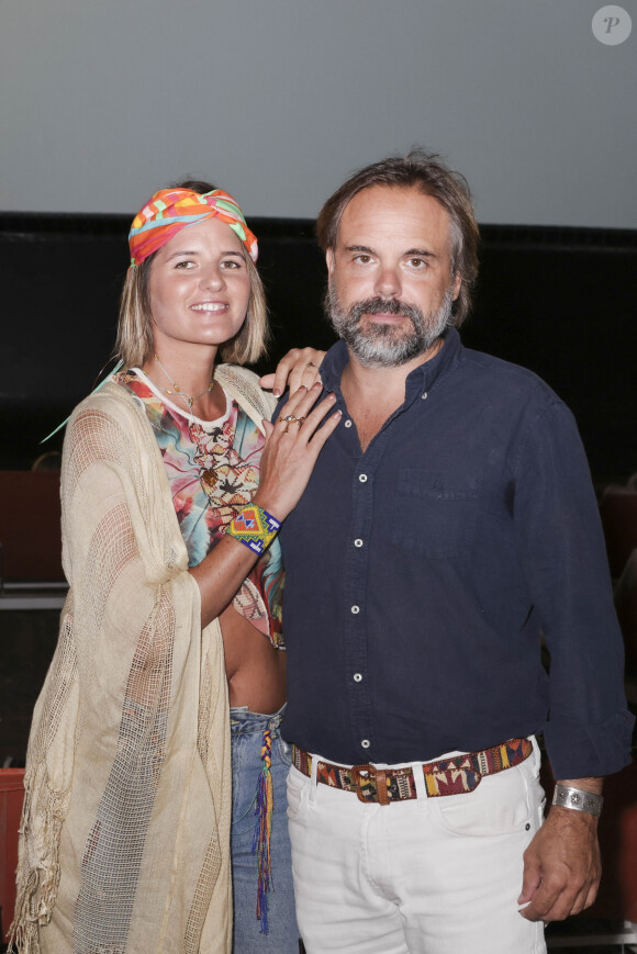 Exclusif - Romain Sardou et sa compagne Kym Thiriot - Cinéma en Plein Air à Tahiti Beach, organisé par Jacqueline Franjou avec le soutien des villes de Saint-Tropez et de Ramatuelle - Saint-Tropez - 15/08/2022 - © Jack Tribeca / Bestimage