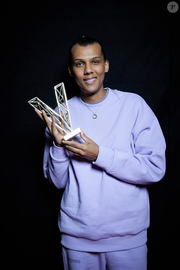 Son histoire avec Stromae lui a appris qu'il ne faut pas trop en dire !
Exclusif - Le chanteur Stromae (Artiste masculin et Album "Multitude") en backstage de la 38ème cérémonie des Victoires de la musique à la Seine musicale de Boulogne-Billancourt, France, le 10 février 2023. © Moreau-Veren/Bestimage