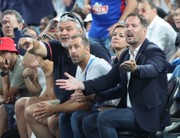 Thomas Pesquet et sa compagne Anne Mottet ont également assisté à cette rencontre
David Douillet, Thomas Pesquet et sa compagne Anne Mottet - Les célébrités en tribunes pendant l'épreuve de basketball de Demi-Finale opposant la France à l'Allemagne lors des Jeux Olympiques de Paris 2024 (JO) à l'Arena Bercy, à Paris, France, le 8 août 2024. © Jacovides-Perusseau/Bestimage