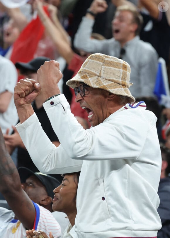 Yannick Noah a laissé sa joie s'exprimer après la qualification de l'équipe de France de basket-ball en finale du tournoi des Jeux Olympiques de Paris
Yannick Noah - Les célébrités en tribunes pendant l'épreuve de basketball de Demi-Finale opposant la France à l'Allemagne lors des Jeux Olympiques de Paris 2024 (JO) à l'Arena Bercy, à Paris, France, le 8 août 2024. © Jacovides-Perusseau/Bestimage 