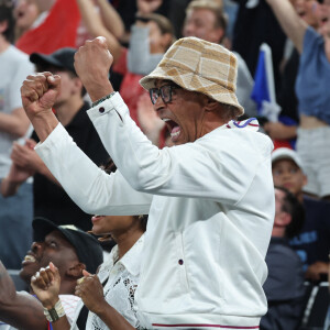 Yannick Noah - Les célébrités en tribunes pendant l'épreuve de basketball de Demi-Finale opposant la France à l'Allemagne lors des Jeux Olympiques de Paris 2024 (JO) à l'Arena Bercy, à Paris, France, le 8 août 2024. © Jacovides-Perusseau/Bestimage 