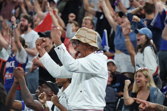 Yannick Noah - Les célébrités en tribunes pendant l'épreuve de basketball de Demi-Finale opposant la France à l'Allemagne lors des Jeux Olympiques de Paris 2024 (JO) à l'Arena Bercy, à Paris, France, le 8 août 2024. © Jacovides-Perusseau/Bestimage 