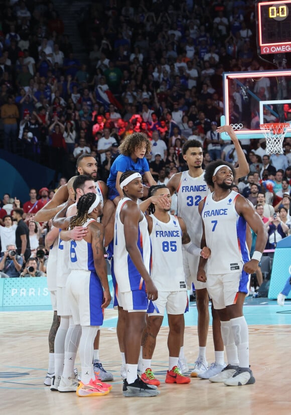 Vice-championS olympiques en titre, les Bleus tenteront de décrocher l'or contre les États-Unis en finale
Victoire de l'équipe de France de basketball face à l'Allemagne (73-69) en demi-finale lors des Jeux Olympiques de Paris 2024 (JO) à l'Arena Bercy, le 8 août 2024. © Jacovides-Perusseau/Bestimage