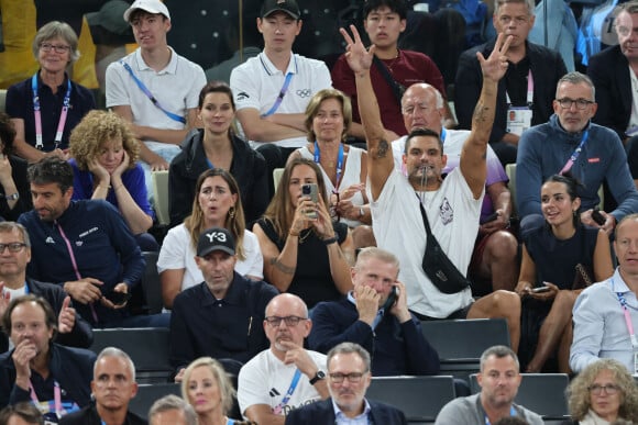 Tony Estanguet, Zinédine Zidane, Laure Manaudou, Florent Manaudou et sa compagne Lola Duménil - Les célébrités en tribunes pendant l'épreuve de basketball de Demi-Finale opposant la France à l'Allemagne lors des Jeux Olympiques de Paris 2024 (JO) à l'Arena Bercy, à Paris, France, le 8 août 2024. © Jacovides-Perusseau/Bestimage 