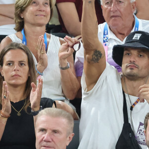 Laure Manaudou et Florent Manaudou - Les célébrités en tribunes pendant l'épreuve de basketball de Demi-Finale opposant la France à l'Allemagne lors des Jeux Olympiques de Paris 2024 (JO) à l'Arena Bercy, à Paris, France, le 8 août 2024. © Jacovides-Perusseau/Bestimage 