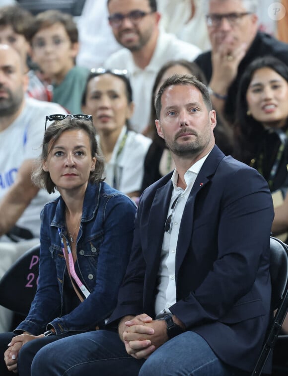 Thomas Pesquet et sa compagne Anne Mottet - Les célébrités en tribunes pendant l'épreuve de basketball de Demi-Finale opposant la France à l'Allemagne lors des Jeux Olympiques de Paris 2024 (JO) à l'Arena Bercy, à Paris, France, le 8 août 2024. © Jacovides-Perusseau/Bestimage 