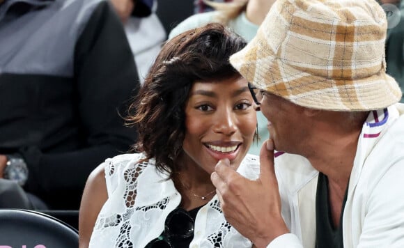 Yannick Noah et sa compagne Malika - Les célébrités en tribunes pendant l'épreuve de basketball de Demi-Finale opposant la France à l'Allemagne lors des Jeux Olympiques de Paris 2024 (JO) à l'Arena Bercy, à Paris, France, le 8 août 2024. © Jacovides-Perusseau/Bestimage 