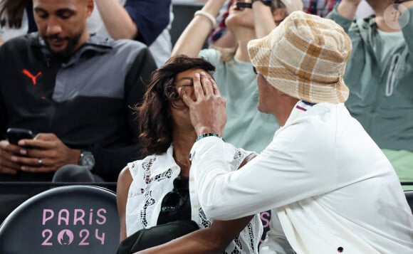 Yannick Noah et sa compagne Malika - Les célébrités en tribunes pendant l'épreuve de basketball de Demi-Finale opposant la France à l'Allemagne lors des Jeux Olympiques de Paris 2024 (JO) à l'Arena Bercy, à Paris, France, le 8 août 2024. © Jacovides-Perusseau/Bestimage 