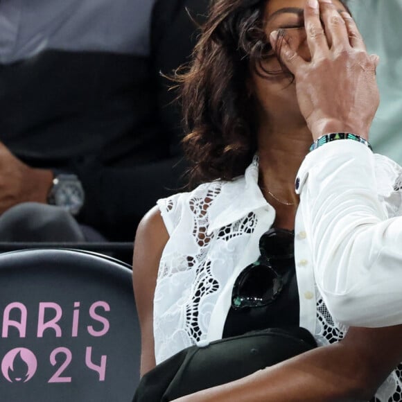 Yannick Noah et sa compagne Malika - Les célébrités en tribunes pendant l'épreuve de basketball de Demi-Finale opposant la France à l'Allemagne lors des Jeux Olympiques de Paris 2024 (JO) à l'Arena Bercy, à Paris, France, le 8 août 2024. © Jacovides-Perusseau/Bestimage 