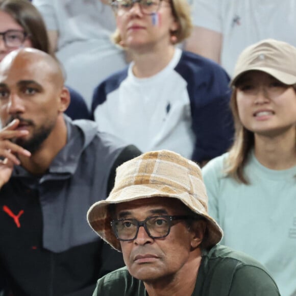 Jean-Pascal Zadi, Yannick Noah et sa compagne Malika - Les célébrités en tribunes pendant l'épreuve de basketball de Demi-Finale opposant la France à l'Allemagne lors des Jeux Olympiques de Paris 2024 (JO) à l'Arena Bercy, à Paris, France, le 8 août 2024. © Jacovides-Perusseau/Bestimage 