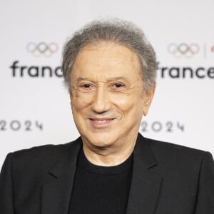 L'animateur phare de la télévision et mari de Dany Saval a confié ce que contenait leur tout dernier entretien
Michel Drucker lors de la présentation des journalistes et chroniqueurs de France Télévisions pour les Jeux Olympiques 2024 au musée de l'Homme à Paris, le 11 juin 2024. © Pierre Perusseau / Bestimage 