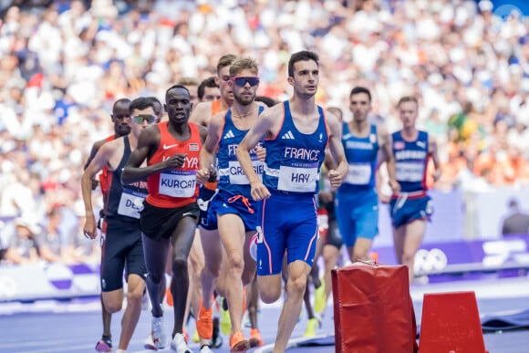 Problème : certains termes employés par Hugo Hay pour se dédouaner ont été retoqués, et des tweets de juin 2024 lui font défaut.
Hugo Hay participe à la première manche du 5000m masculin au Stade de France pendant les Jeux olympiques d'été de 2024 à Paris. Walter Arce/ZUMA Press Wire)