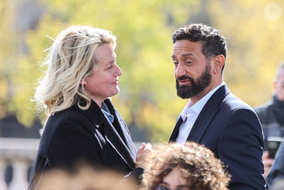 Luana Belmondo et Cyril Hanouna assistent à l'inauguration de la promenade Jean-Paul Belmondo sur le pont de Bir Hakeim, sous l'arche du viaduc de Passy à Paris, le 12 avril 2023. Nasser Berzane/ABACAPRESS.COM