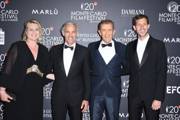 Luana Belmondo, Paul Belmondo, Victor Belmondo et Ezio Greggio lors de la cérémonie de remise des prix du 20e Festival du film de Monte-Carlo de la comédie, le 29 avril 2023. Manuele Mangiarotti/IPA/ABACAPRESS.COM