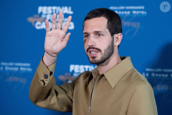 Si son père a préféré courir les 10 kilomètres, Victor, lui, a réussi à courir le marathon entier !
Victor Belmondo au photocall Elle & Lui Et Le Reste Du Monde à Cabourg, le 13 juin 2024. Aurore Maréchal/ABACAPRESS.COM