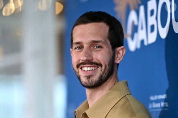 Victor Belmondo assiste au photocall du jury lors du 38e Festival du film de Cabourg le 13 juin 2024. Franck Castel/ABACAPRESS.COM