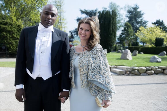 Durek Verrett et la princesse Martha Louise de Norvège au mariage de la princesse Alexandra de Sayn-Wittgenstein-Berleburg avec le comte danois Michael Preben Ahlefeldt-Laurvig-Bille à Svendborg au Danemark le 18 mai 2019.