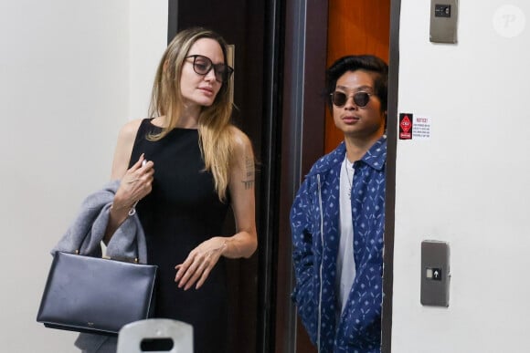 Mais aussi l'agglomération pour défaut de signalisation
Exclusif - Angelina Jolie et son fils Pax Thien Jolie-Pitt sont allés dîné au restaurant Sushi Park à West Hollywood.