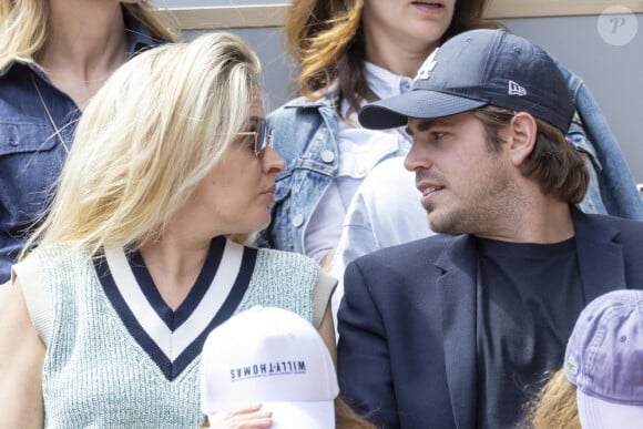 Carine Galli et son compagnon Giovanni Castaldi - Célébrités dans les tribunes des internationaux de France de Roland Garros à Paris le 31 mai 2022. © Cyril Moreau - Dominique Jacovides/Bestimage  Celebrities in the stands of the French internationals at Roland Garros in Paris on May 31, 2022. 