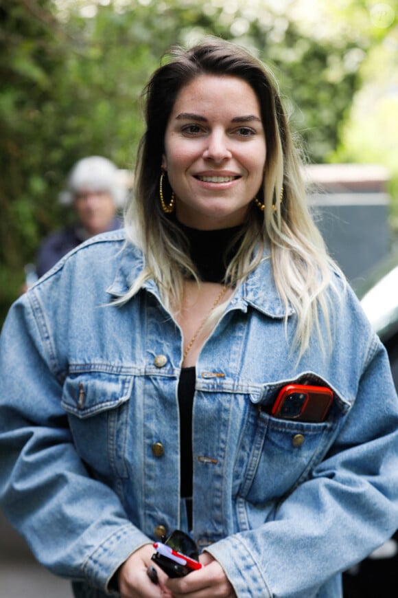 Sophie Tapie arrive pour l'enregistrement de l'émission "Vivement Dimanche Prochain" au studio Gabriel à Paris, France, le 20 avril 2022