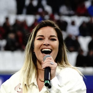 Les deux tourtereaux se sont rencontrés alors que le rugbyman disputait une rencontre et qu'elle chantait en avant-match.
Sophie Tapie lors de la 23 ème journée de championnat de rugby du TOP14 RC Toulon - Toulouse au stade vélodrome à Marseille, le 23 avril 2022