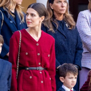 Mais font du bien-être de leur fils Balthazar leur priorité
Beatrice Borromeo et ses enfants Stefano et Francesco, Charlotte Casiraghi et ses fils Raphael Elmaleh et Balthazard Rassam, Tatiana Santo Domingo, son mari Andrea Casiraghi et leurs enfants India, Maximilian et Sacha - La famille princière monégasque dans la cour d'honneur du palais lors de la la fête nationale à Monaco, le 19 novembre 2023. La famille princière monégasque assiste à la prise d'armes, puis à la cérémonie de remise des médailles et à un défilé militaire sur la place du palais princier. © Olivier Huitel / Pool Monaco / Bestimage 