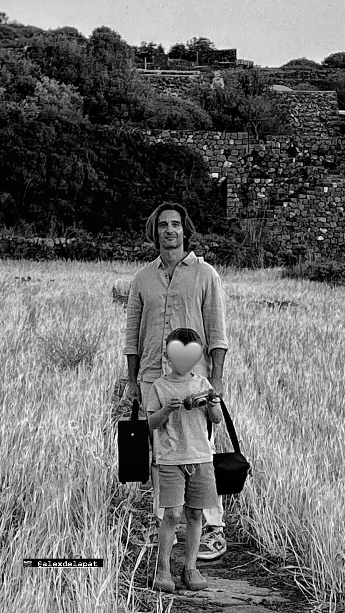 Photo : Dimitri Rassam avec son fils Balthazar, Instagram. - Ode ...