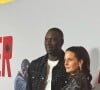 Sa femme Hélène était à ses côtés pour le soutenir
Omar Sy et sa femme Hélène à l'avant-première de "The Killer" à Los Angeles le 14 août 2024.