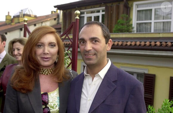 À moins qu'elle n'ait été victime de la malédiction de Toutânkhamon ?
Vacca Agusta Francesca et Leonardelli Massimo lors de l'inauguration de l'hôtel Baglioni à Florence, Italie, le 1er juin 2000. © Guindani Stefano/SGP/Bestimage