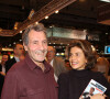 Car prochainement, Jean-Jacques Bourdin retrouvera Sud Radio où il anime un programme politique. 
Jean-Jacques Bourdin et sa femme Anne Nivat lors du salon du livre de Paris le 17 Mars 2018 à la Porte de Versailles de Paris. © Denis Guignebourg/Bestimage