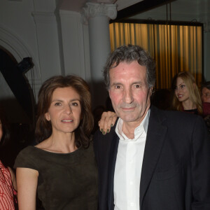 Un break nécessaire pour recharger les batteries avant la rentrée
Jean-Jacques Bourdin et sa femme Anne Nivat - Soirée Néo Burlesque à l'hôtel Vernet à Paris le 20 mars 2014.