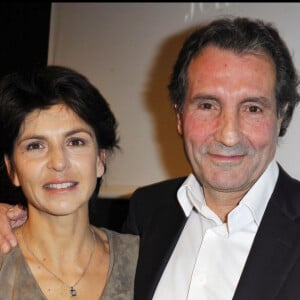 Quant à sa femme, elle rejoint dès le 30 août prochain la chaîne LCI pour copiloter une nouvelle émission les vendredis et samedis, de 22h à minuit.
JEAN JACQUES BOURDIN ET SA FEMME ANNE NIVAT - REMISE DU "PRIX PHILIPPE CALONI" DU MEILLEUR INTERVIEWER 2010 REMIS A JEAN JACQUES BOURDIN A LA SCAM A PARIS