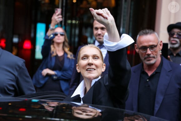 Céline Dion quitte son hôtel pour se rendre à la répétition de la cérémonie des Jeux olympiques de 2024 à Paris, France, le 23 juillet 2024. Photo par Splash News/ABACPRESS.COM